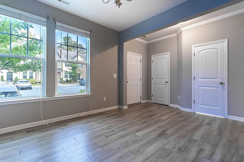 3 bed, 2.5 bath, 1500 sqft, $1,800 — Photo 2