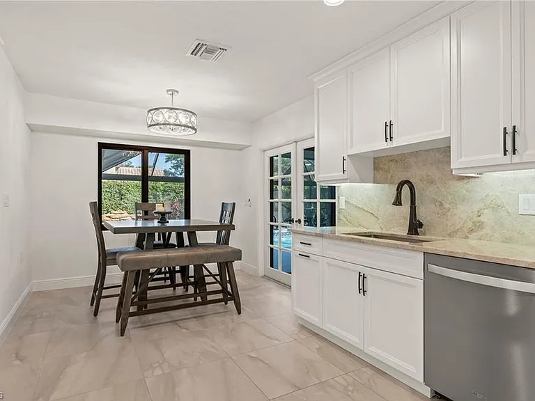 2307 Queens Way — Photo 15