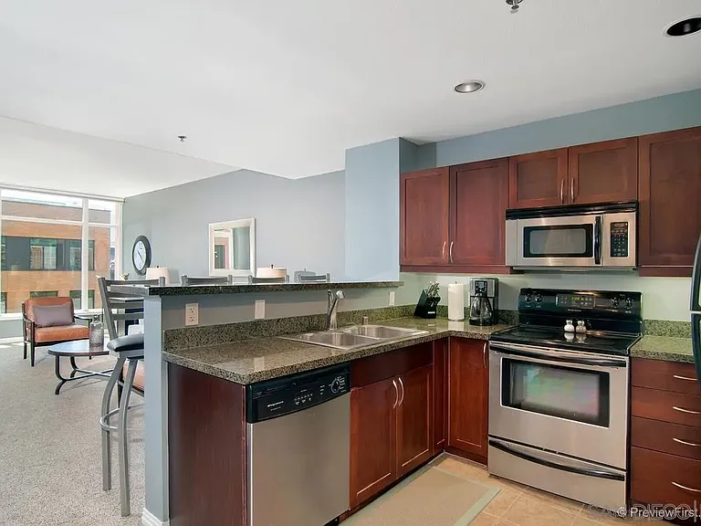 427 9th Ave #502 — Photo 3
