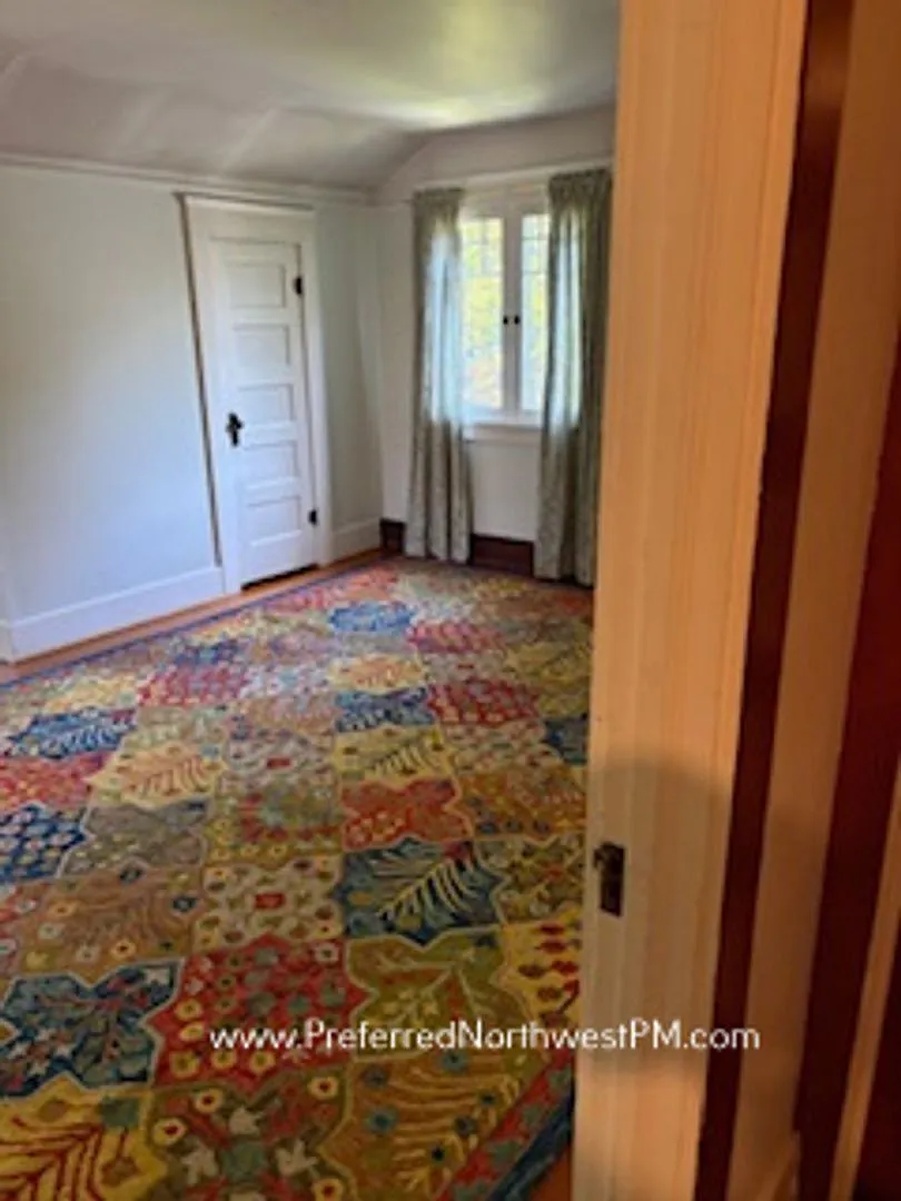 Vintage Upstairs 1 Bedroom Apartment in the Whiteaker! — Photo 3