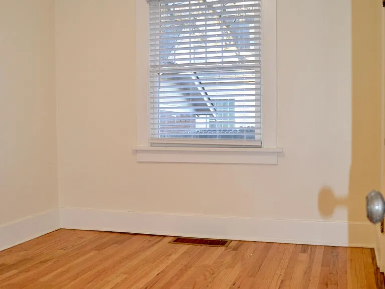 1009 E 5th Ave — Photo 14