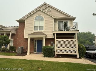 28312 Adler Park Dr S, Chesterfield, MI 48051