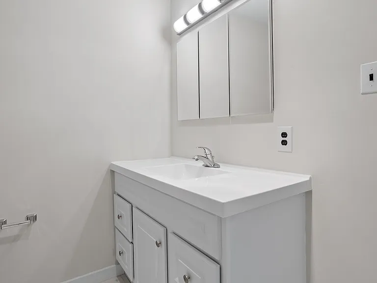 Ambassador Apartments — Photo 13
