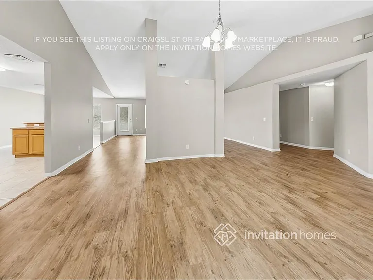 1266 N Ridge Blvd — Photo 4