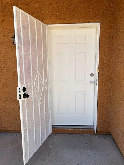 Less than 2 miles from U of A and Downtown!! — Photo 4