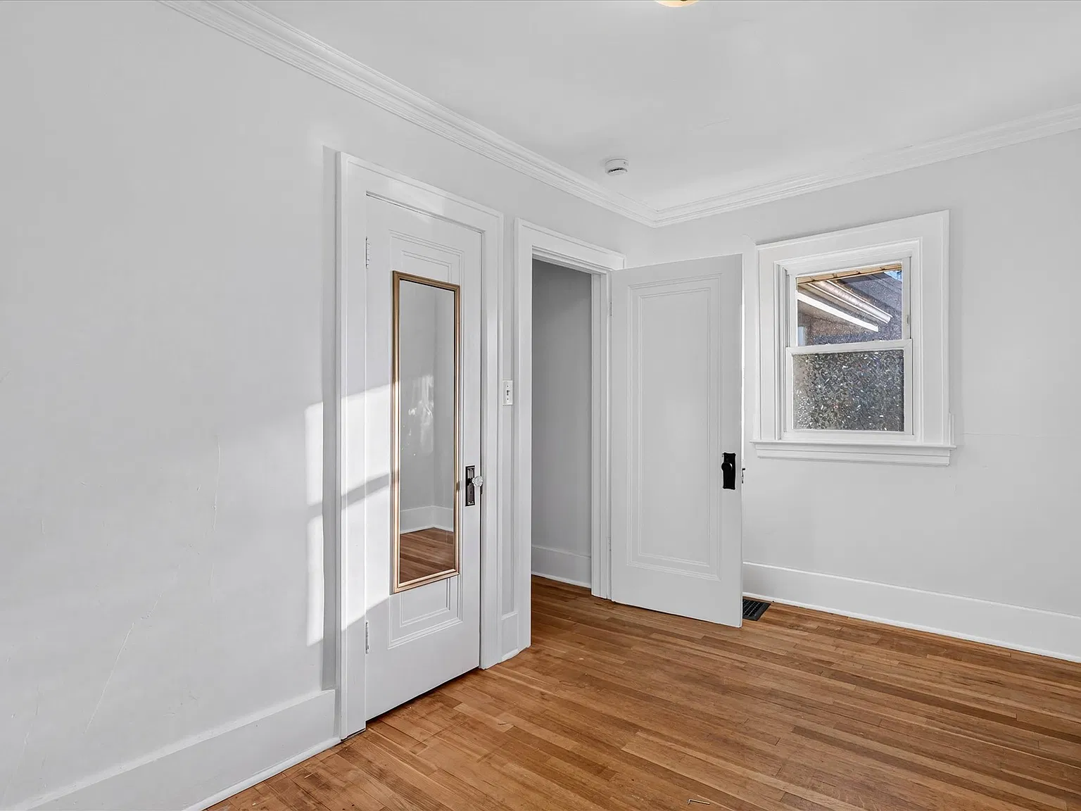 5 bed, $2,500 — Photo 4