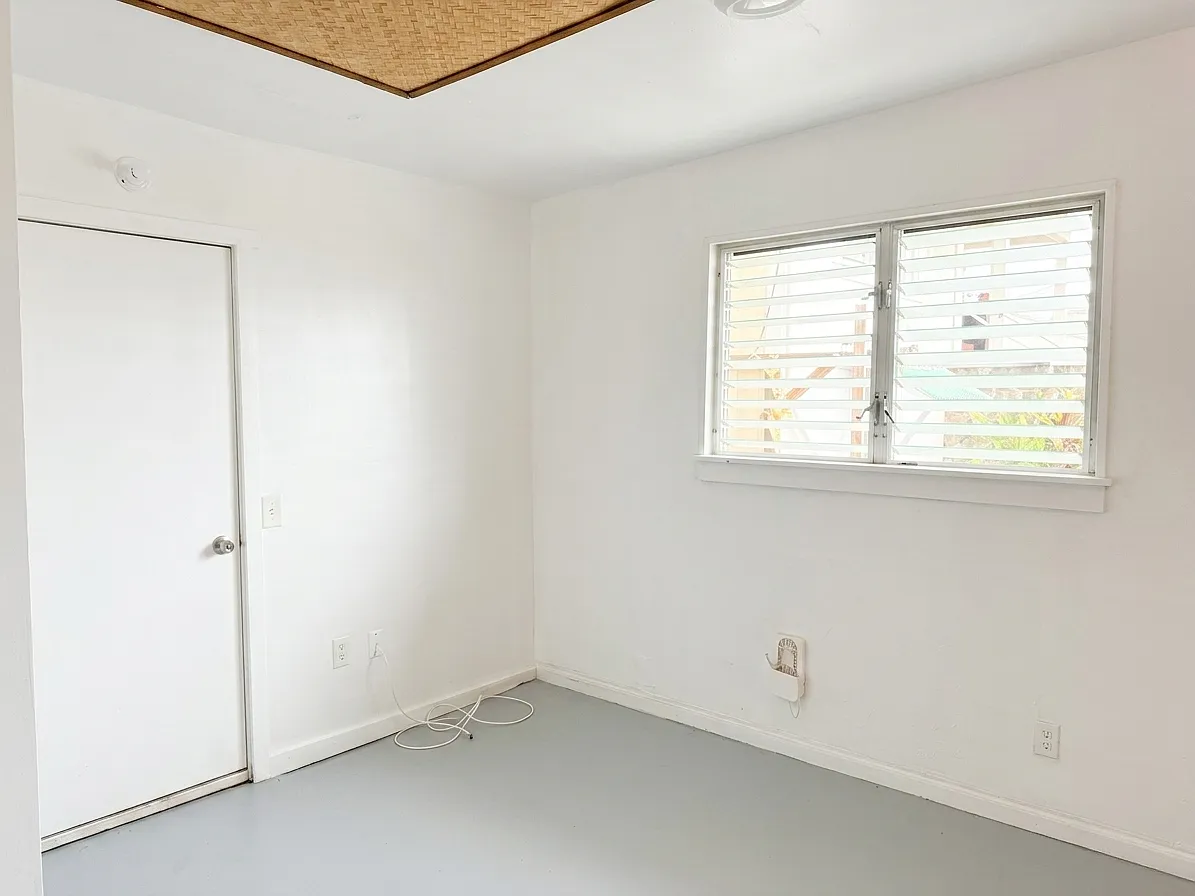 Building Photo - 2592 Kilauea Ave #G1