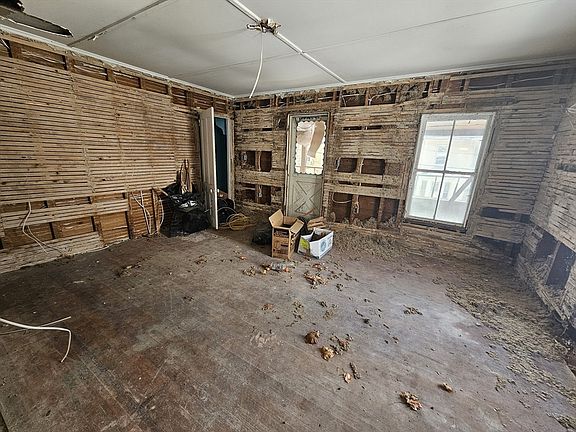 3rd image of 27 Hall St
