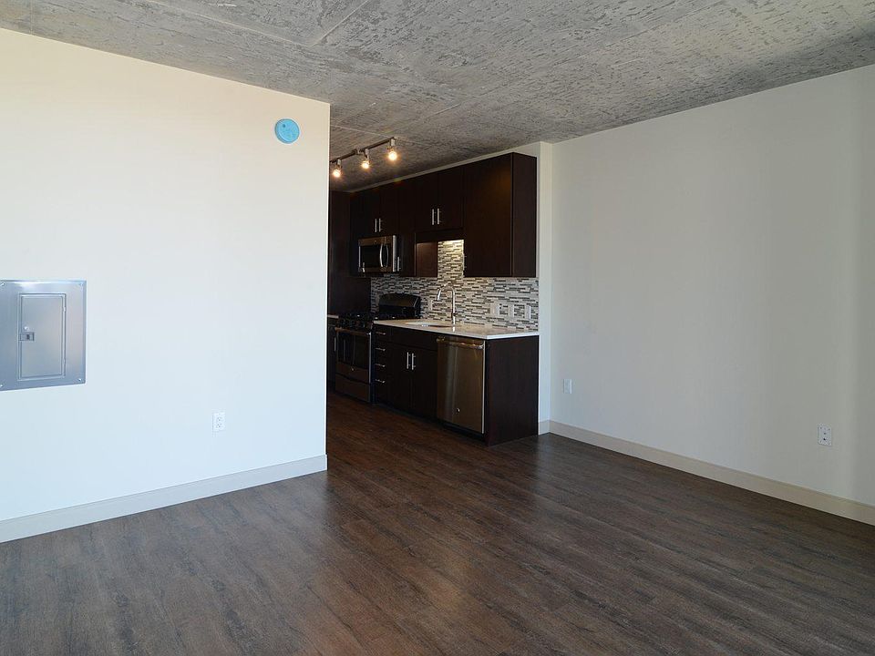2nd image of 139 E Berkeley St #5