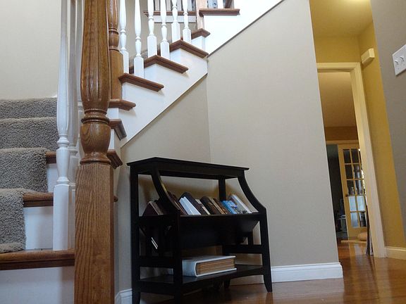 3rd image of 768 Ravinia Dr E