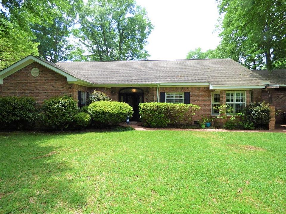1st image of 638 Saint James Pl