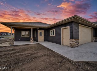 693 Kaylee Ct, Watertown, SD 57201