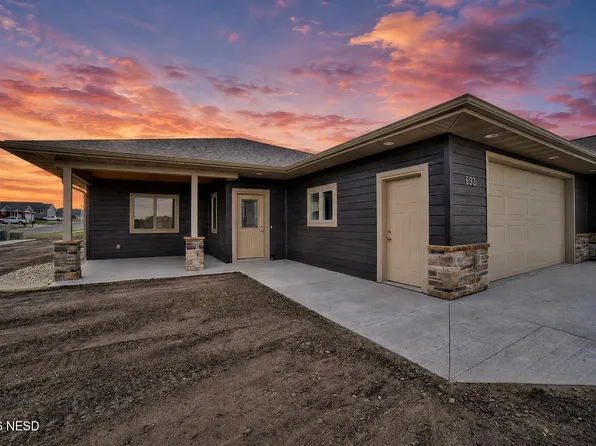 693 Kaylee Ct, Watertown, SD 57201
