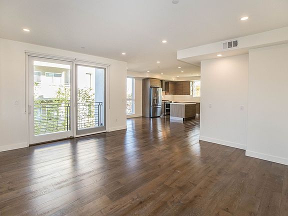 5th image of 10663 Kinnard Ave #302