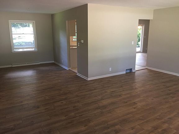 5th image of 209 Woodside Ln