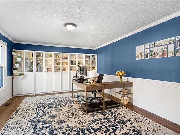 3rd image of 102 Tuckahoe Trce