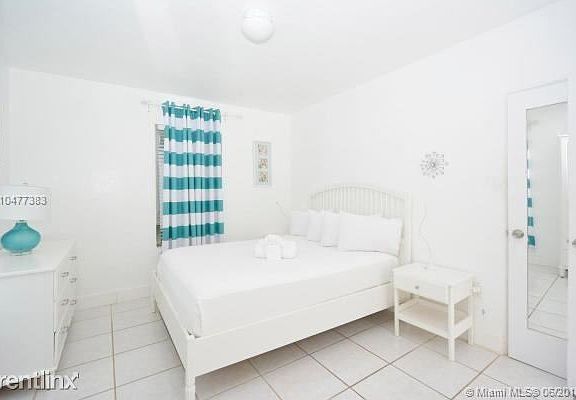 3rd image of 2926 Royal Palm Ave