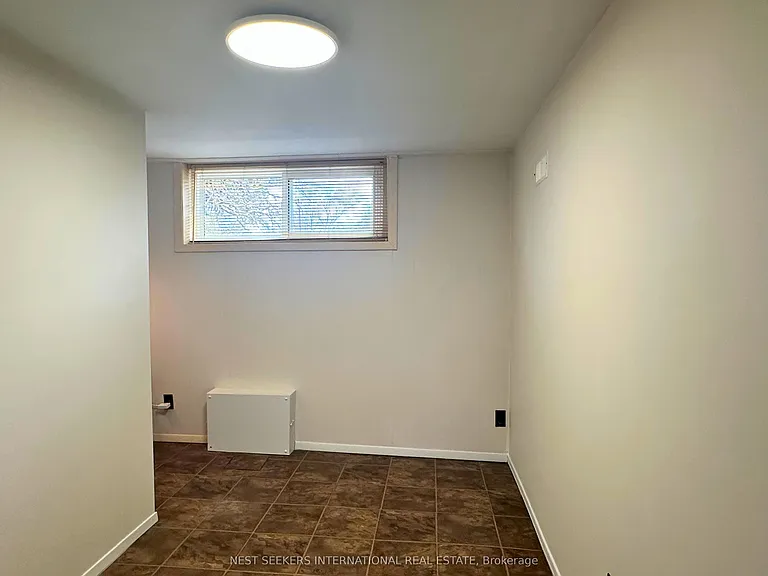 494 Oshawa Blvd N — Photo 8