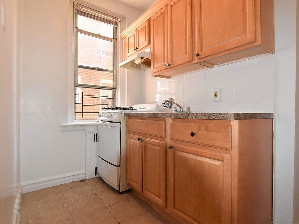 2nd image of 1411 Avenue N #9