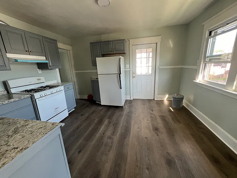 4 Jarvis St #1 — Photo 2