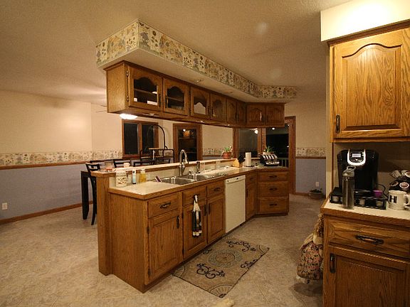 4th image of 5422 Hilltop Dr