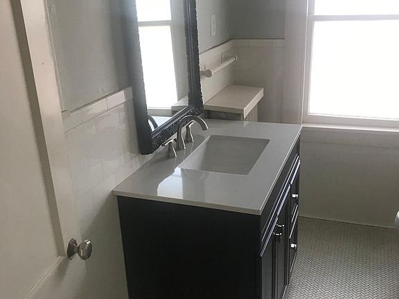 3rd image of 1116 Ward Pkwy #2