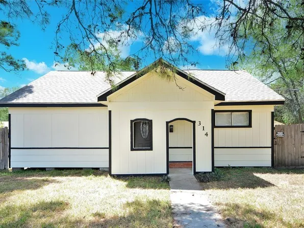 314 S 5th St, Highlands, TX 77562