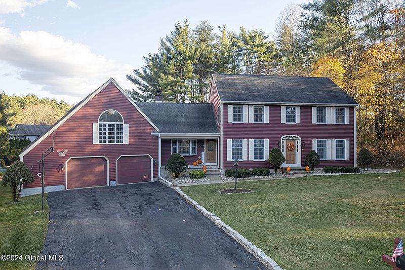 3rd image of 9 Fox Hollow Lane