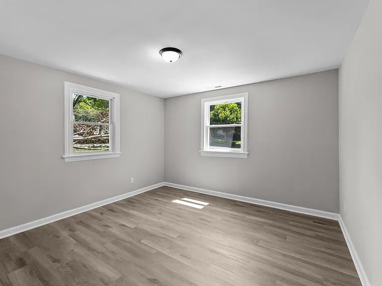 1424 Springbrook Dr — Photo 9