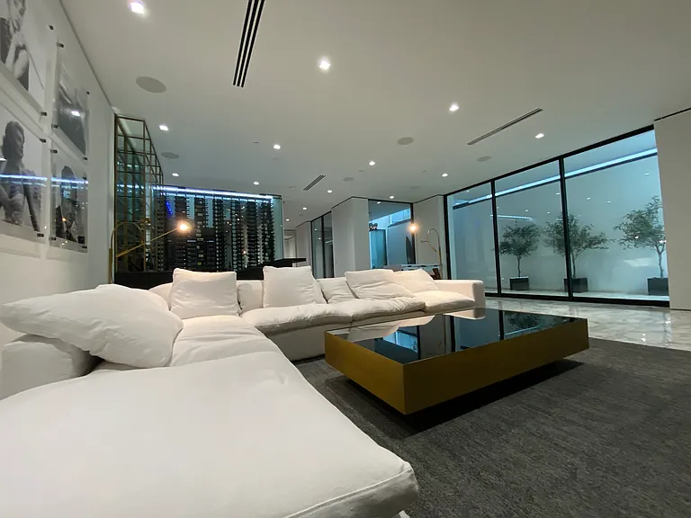213 S La Peer Dr — Photo 83