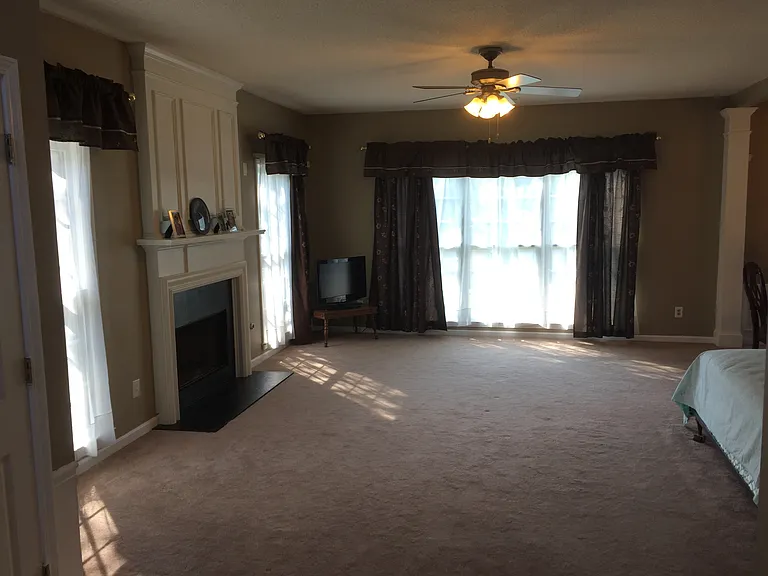 6075 Pattingham Dr — Photo 42