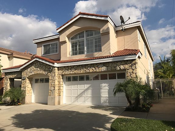3rd image of 9592 Montanza Way