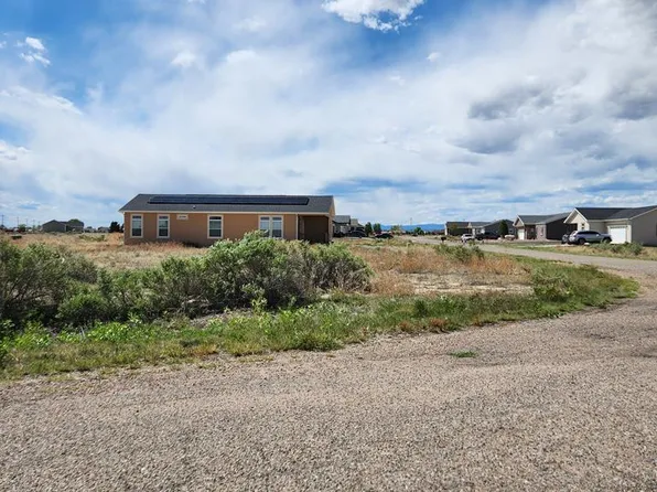 736 E Campbell Dr, Pueblo West, CO 81007