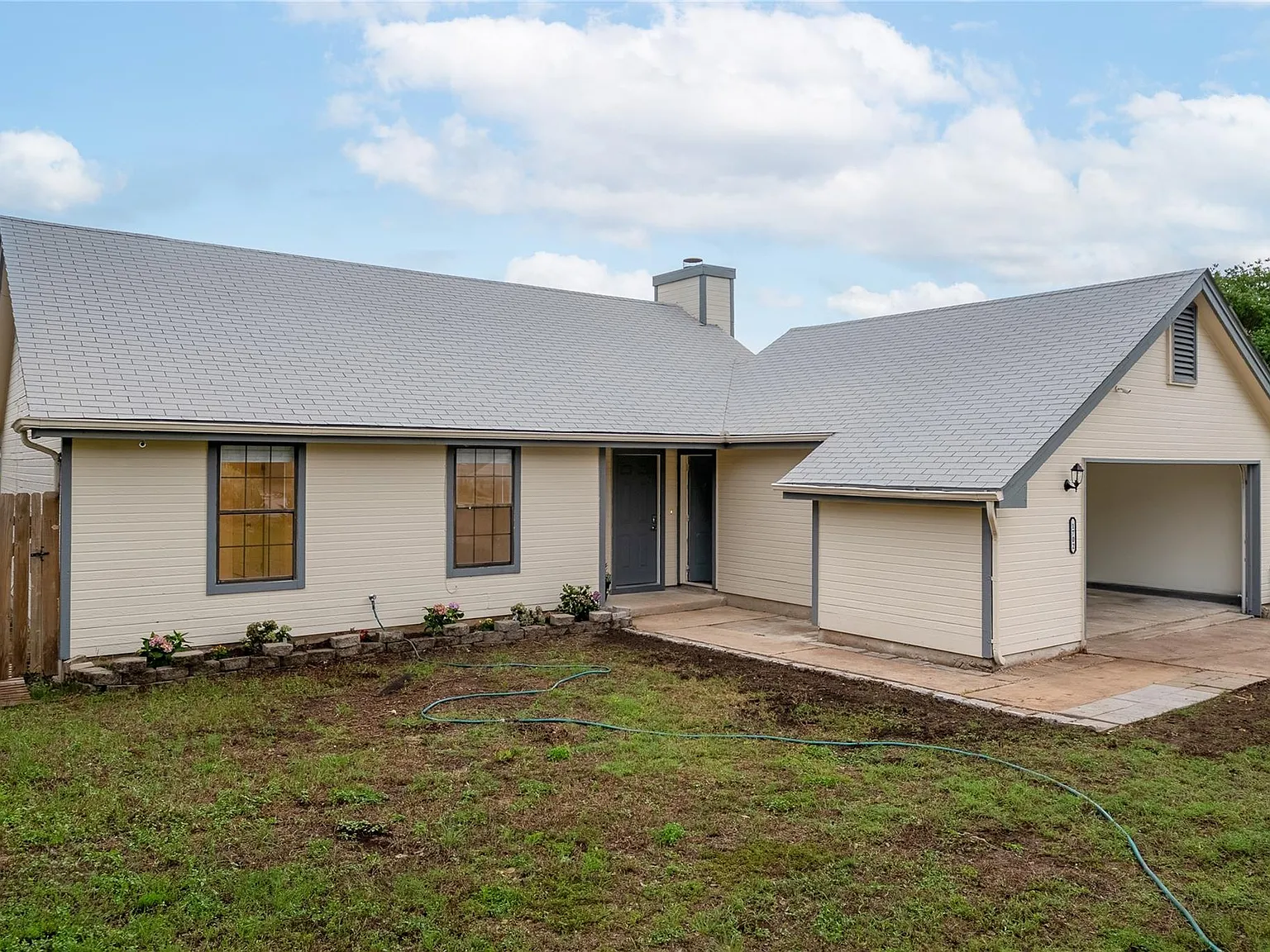 3 bed, 2.0 bath, 1058 sqft, $1,750 — Photo 3