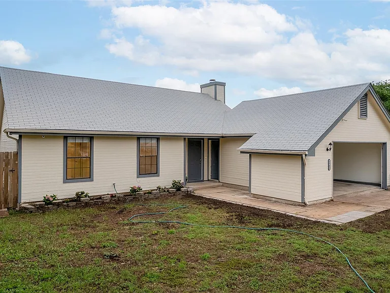 1702 Ireland Dr — Photo 3