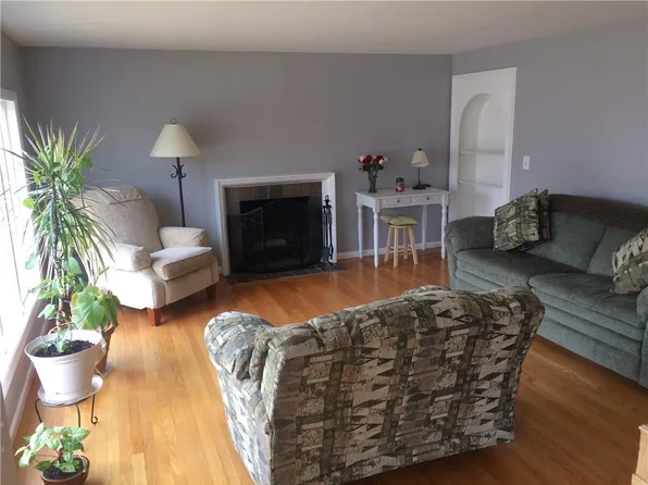 16 Fern Dr, Rumford, RI 02916