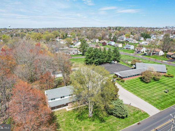 970 Valley Rd, Warrington, PA 18976