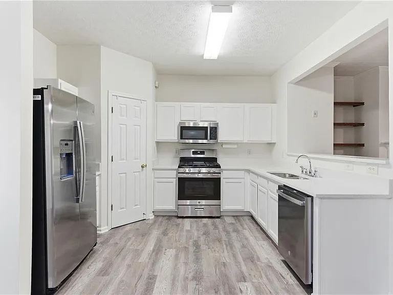2913 Greyhawk Ln — Photo 19