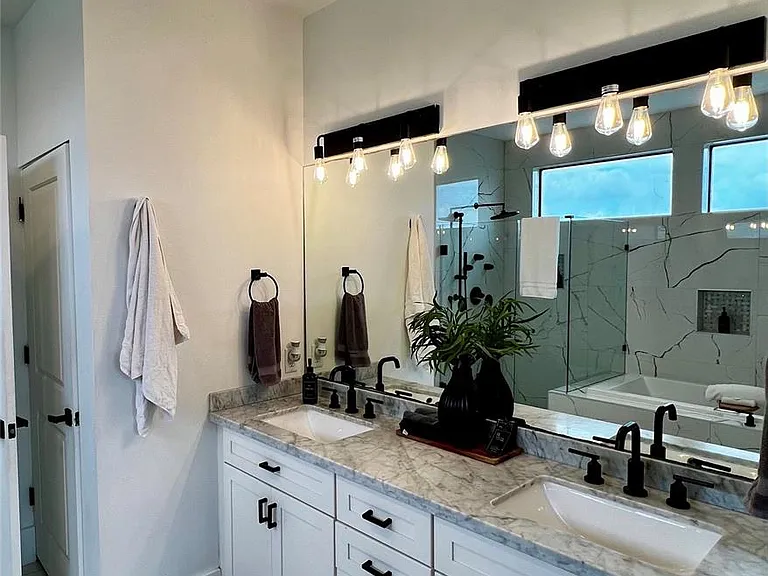 3218 N Crawford St — Photo 11