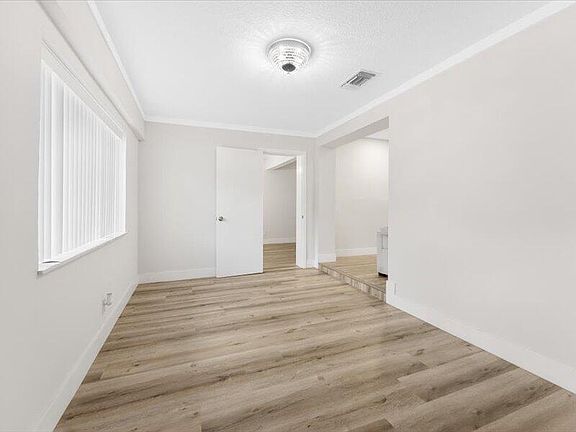 5th image of 311 W Sample Road