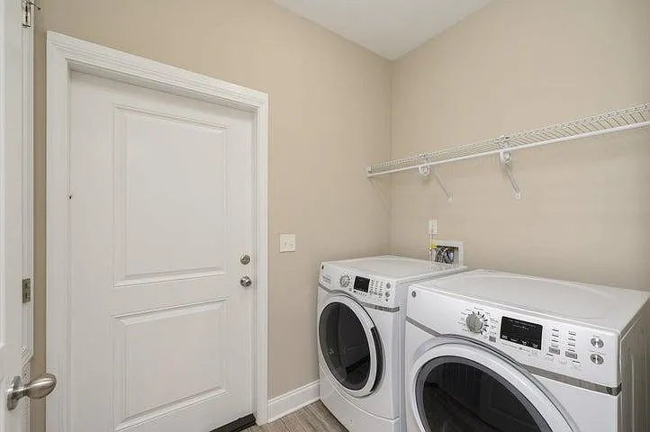 2239 Tom St — Photo 31