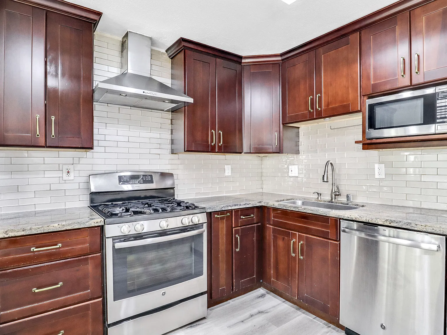 2 bed, 2.0 bath, 1271 sqft, $3,750 — Photo 4