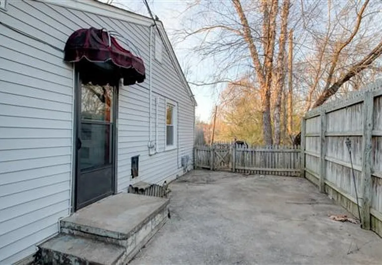 703 Monroe St — Photo 2