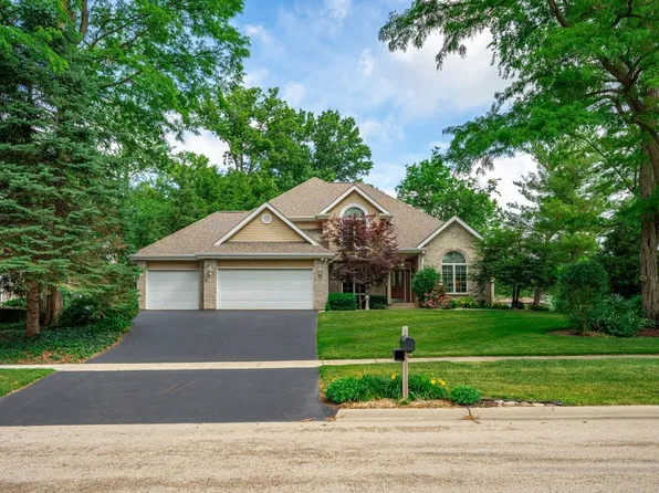 3347 Valley Woods Dr, Cherry Valley, IL 61016