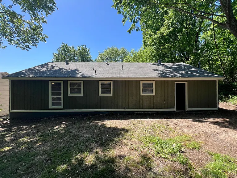 724 Blackstone Ln — Photo 15