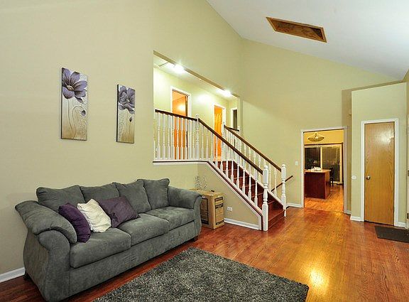 3rd image of 1123 Mary Jane Ln