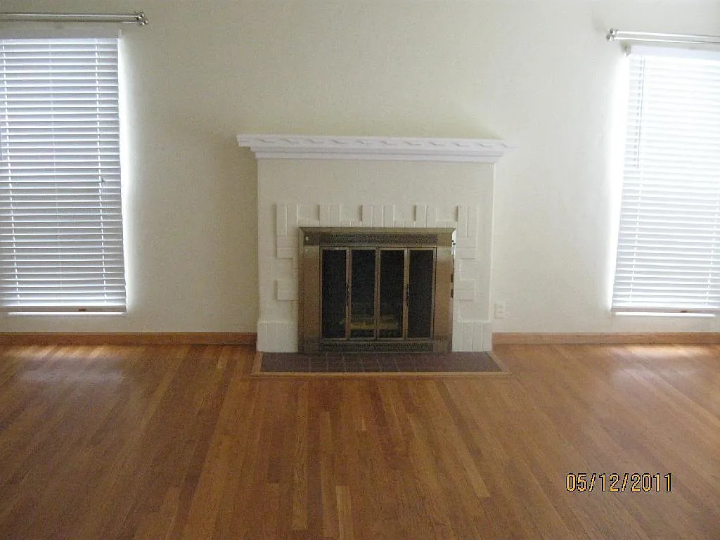 257 Hollywood Ave photo 1