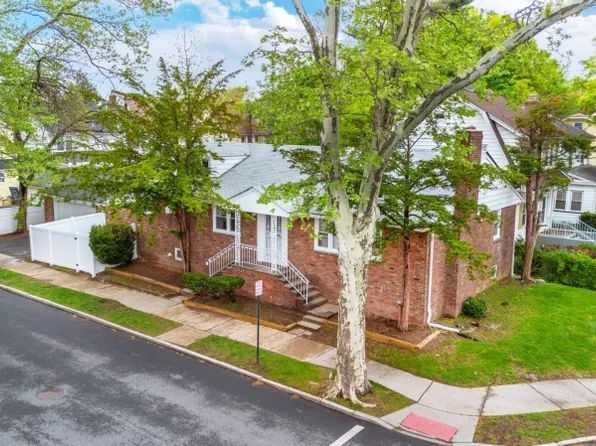 38 Mountainview Ave, East Orange City, NJ 07018
