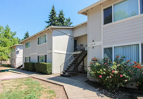 5208 Windsor Island Rd N Photo 1