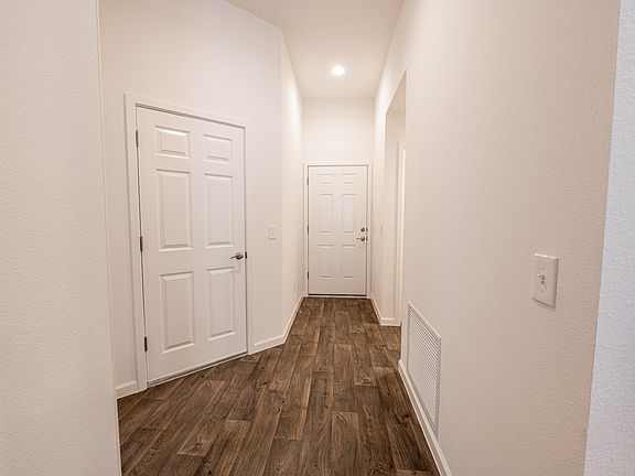 5th image of 1924 Gonzalez Ln
